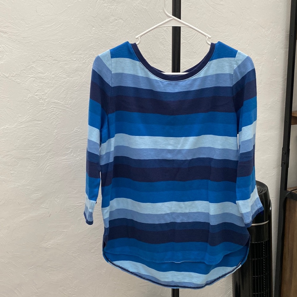 Tommy Bahama mid-season blouse